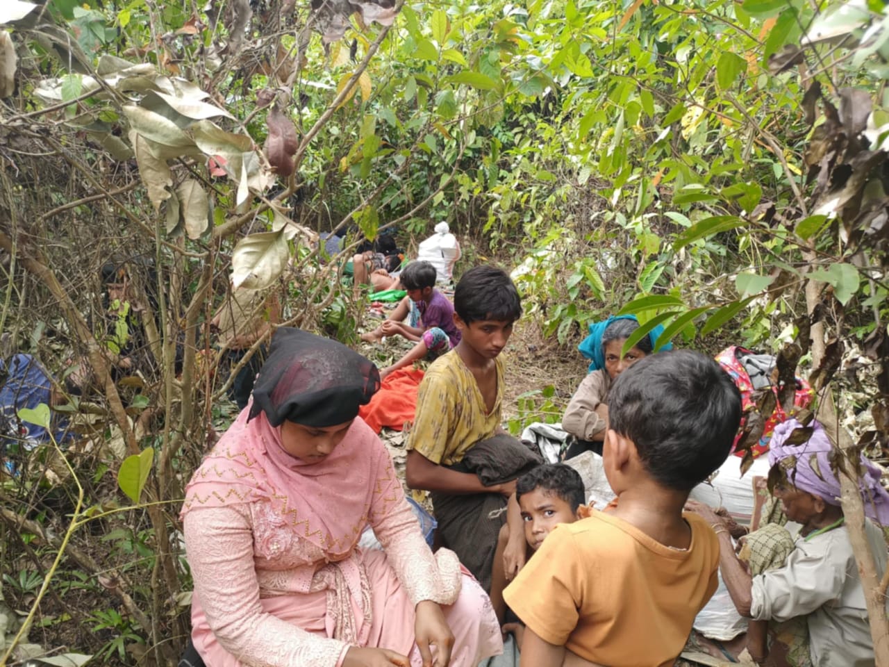 ঘুমধুমের ৫ সীমান্ত পয়েন্ট দিয়ে আসছে রোহিঙ্গা