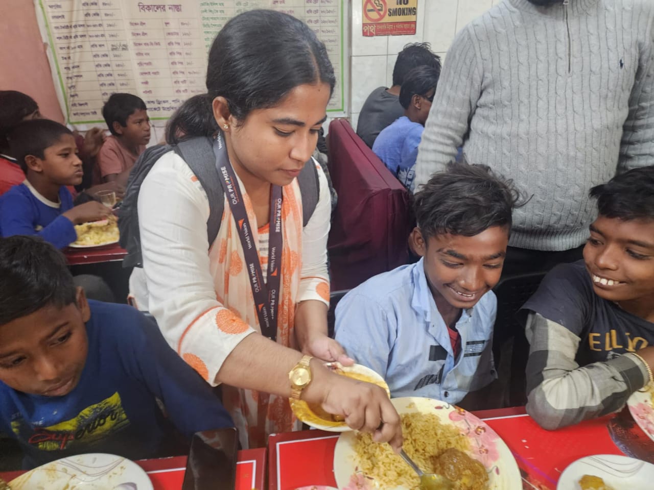 নগরীতে আনন্দ আর হৈ-হুল্লোড়ে  সুবিধাবঞ্চিত শিশুদের প্রীতিভোজ