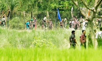 নওগাঁয় বিজিবির বাধায় সীমান্তে কাঁটাতারের বেড়া দিতে পারল না বিএসএফ