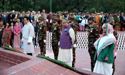 স্বাধীনতা দিবসে স্মৃতিসৌধে শ্রদ্ধা জানালেন রাষ্ট্রপতি-প্রধানমন্ত্রী